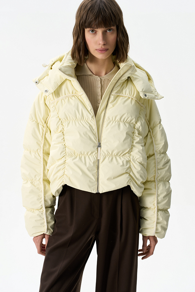 Стеганый пуховик с капюшоном