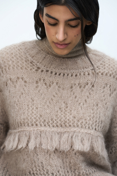 Ажурный джемпер с бахромой из кид мохера