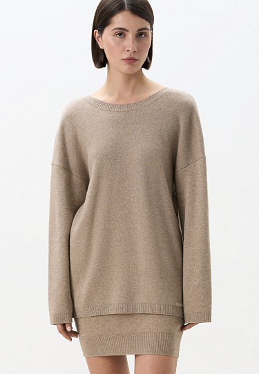 Джемпер с вырезом на спине