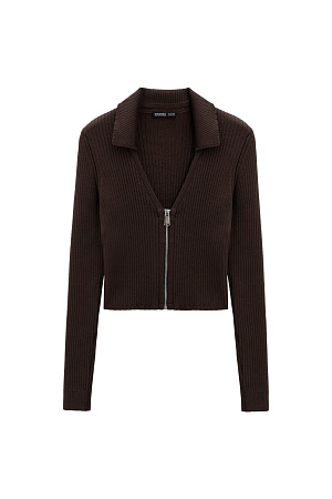 коричневый Укороченный кардиган на молнии. Модель приталенного силуэта с отложным воротником и застежкой на молнию.