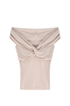 молочный Топ из модала с открытой линией плеч. Модель приталенного силуэта, без рукавов. Изделие декорировано перекрутом на груди и драпировкой на лифе. 