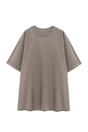 коричневый Футболка из хлопка с добавлением сорона. Модель прямого кроя, с круглым вырезом горловины и рукавом реглан. 