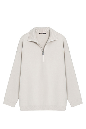 бежевый Трикотажный джемпер из вискозы с воротником-стойкой. Модель свободного силуэта со спущенной линией плеча и застежкой на молнию. Манжеты рукавов, воротник и низ изделия выполнены в рубчик. 