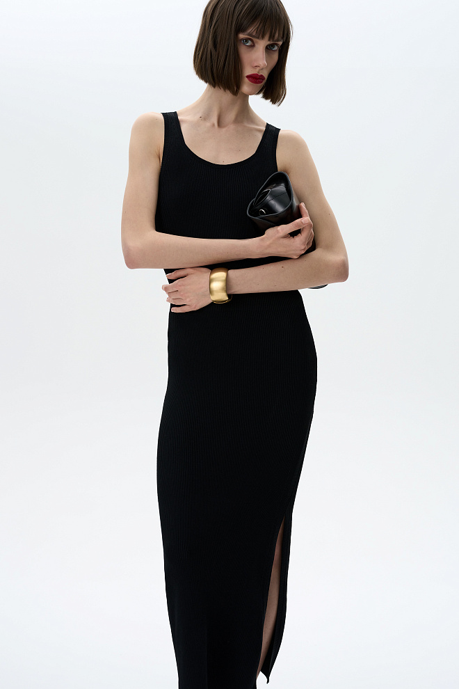 Платье миди с разрезом сбоку