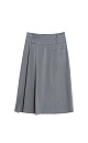 Юбка длины миди из шерсти. Модель прямого кроя, с двумя продольными складками сбоку, двойным поясом со шлевками для ремня, врезным карманом и застежкой на молнию. Изделие без подкладки. 