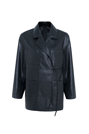 черный Жакет из двусторонней экокожи. Модель на запах с накладными карманами на груди и спущенной линией плеча.