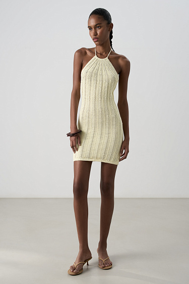 Ажурное платье с открытой спиной