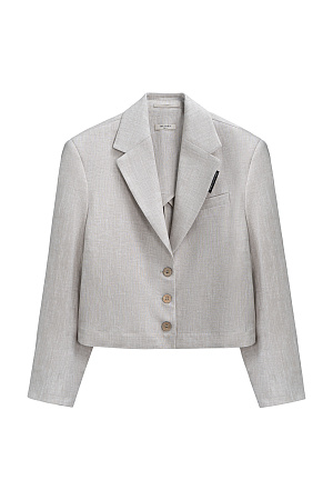 серый Укороченный жакет из 100% льна. Модель прямого кроя с классическим отложным воротником, карманом на груди и пуговицами на манжетах. Изделие на подкладке. Застежка на три пуговицы. Брендированный ярлык на лацкане.