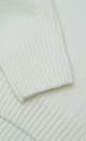 Джемпер из шерсти мериноса экстрафайн. Модель свободного силуэта с высоким воротом. Воротник, манжеты и низ изделия выполнены в широкий рубчик. Рубчик на манжетах образует асимметричный узор и с внешней стороны рукава продолжается до плеча. 