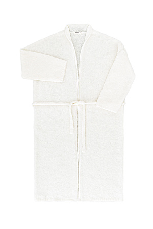 белый Длинный трикотажный кардиган из шерсти с добавлением мохера. Модель прямого кроя, с длинными свободными рукавами, воротником стойкой, шлевками на талии и поясом. 