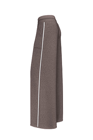 коричневый Трикотажные брюки из кашемира и шерсти. Модель свободного силуэта со средней посадкой, боковыми вывязанными карманами и эластичным поясом на кулиске. Изделие декорировано лампасами контрастного цвета.