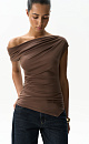 Асимметричный топ из модала. Модель приталенного силуэта с акцентом на одно плечо. Изделие декорировано драпировкой и мягкими складками.