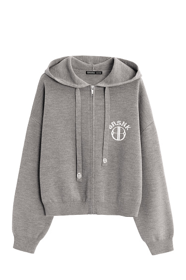 Бомбер в спортивном стиле