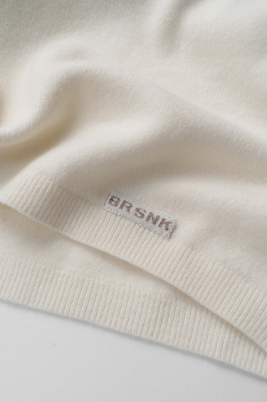 Джемпер с вырезом на спине