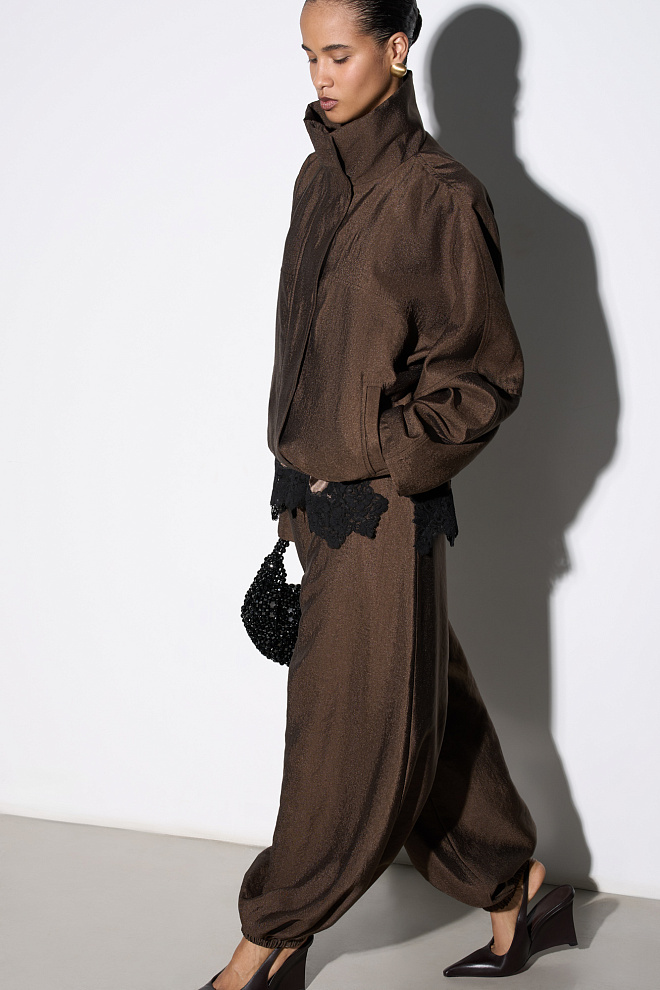 Широкие брюки-джоггеры