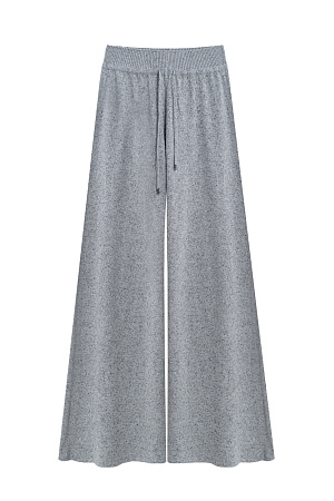 серый Трикотажные меланжевые брюки из мягкой шерсти с добавлением шелка и вискозы. Модель прямого силуэта с широким поясом на кулиске. Можно дополнить жилетом из такой же пряжи.