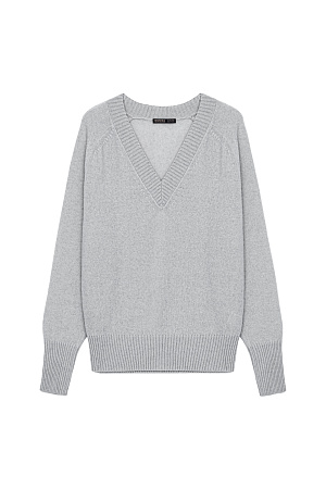 серый Джемпер с V-образным вырезом из 100% кашемира. Модель свободного силуэта со спущенной линией плеча. Края изделия в рубчик.