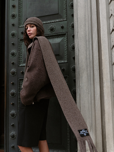 Шарф в рубчик с бахромой 