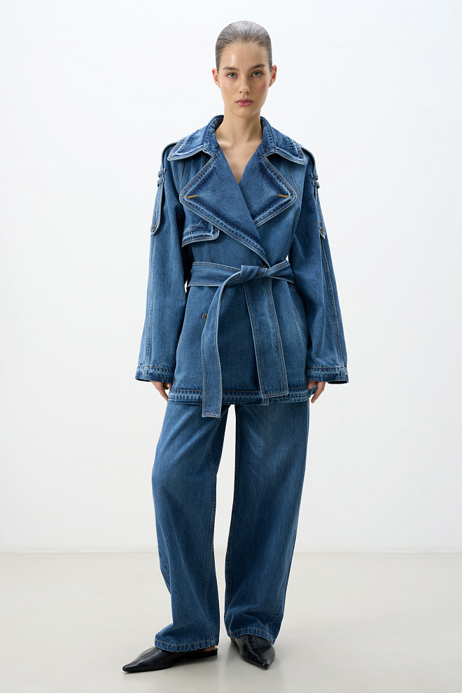 Джинсовый тренч с кокеткой и патами