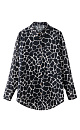 Рубашка из 100% хлопка с анималистичным принтом. Модель свободного силуэта, со спущенной линией плеча, длинными рукавами, классическим отложным воротником и закругленным нижним краем.