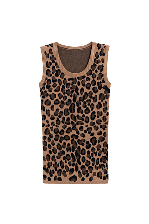 коричневый Трикотажный топ с жаккардовым рисунком, имитирующим окрас леопарда. Модель облегающего силуэта без рукавов с круглым вырезом горловины. Края изделия выполнены в рубчик. 