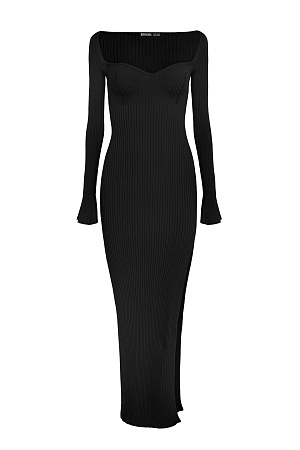 черный Трикотажное платье из вискозы длины миди. Модель приталенного силуэта, с длинным рукавом, глубоким вывязанным декольте с вытачками и разрезом сбоку.