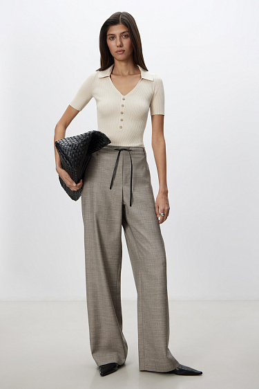 Боди с коротким рукавом и отложным воротником