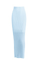 Трикотажная юбка длины миди из тонкого хлопка с добавлением вискозы. Изделие выполнено в комбинированной вязке, сочетая более плотную и полупрозрачную текстуры. Модель приталенного силуэта, с широким эластичным поясом и разрезом сзади.
