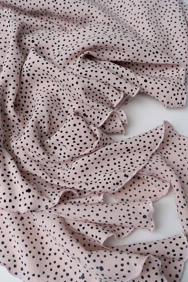 Платье в горошек из 100% креповой вискозы