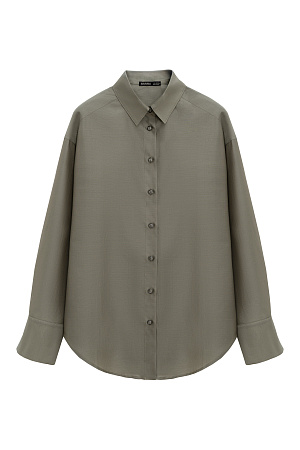 хаки Классическая рубашка из тонкого шелка и хлопка. Модель свободного кроя, с отложным воротником, длинными рукавами с манжетами на пуговицах. Нижний край изделия выполнен полукругом. Застежка на пуговицы.