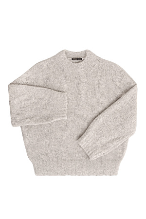 бежевый Объемный трикотажный джемпер из шерсти альпака. Модель свободного кроя, со спущенной линией плеча и невысоким воротником. Низ изделия, горловина и манжеты рукавов выполнены широкой резинкой.