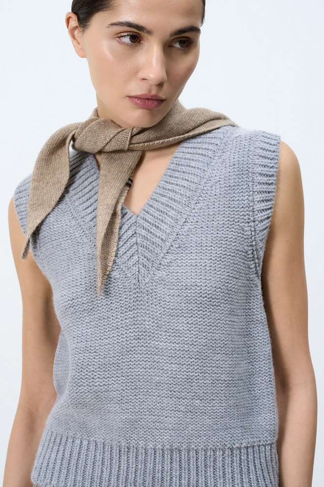 Трикотажный жилет из шерсти с V-образным вырезом