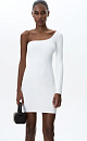 Трикотажное платье длины мини из вискозы. Модель приталенного силуэта с одним рукавом и открытым плечом.