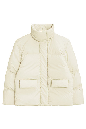 желтый Пуховик с двумя накладными карманами, воротником-стойкой и капюшоном. Застежка на молнию под планкой. Низ изделия выполнен на регулируемой кулиске. На подкладке.