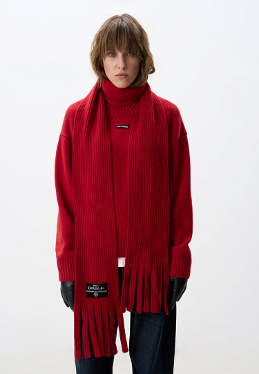 Шарф в рубчик с бахромой 