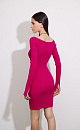 Платье длины мини из вискозы в широкий рубчик. Модель с длинными рукавами, разрезами на манжетах и глубоким вырезом декольте на кулиске, которую можно зафиксировать на шее.