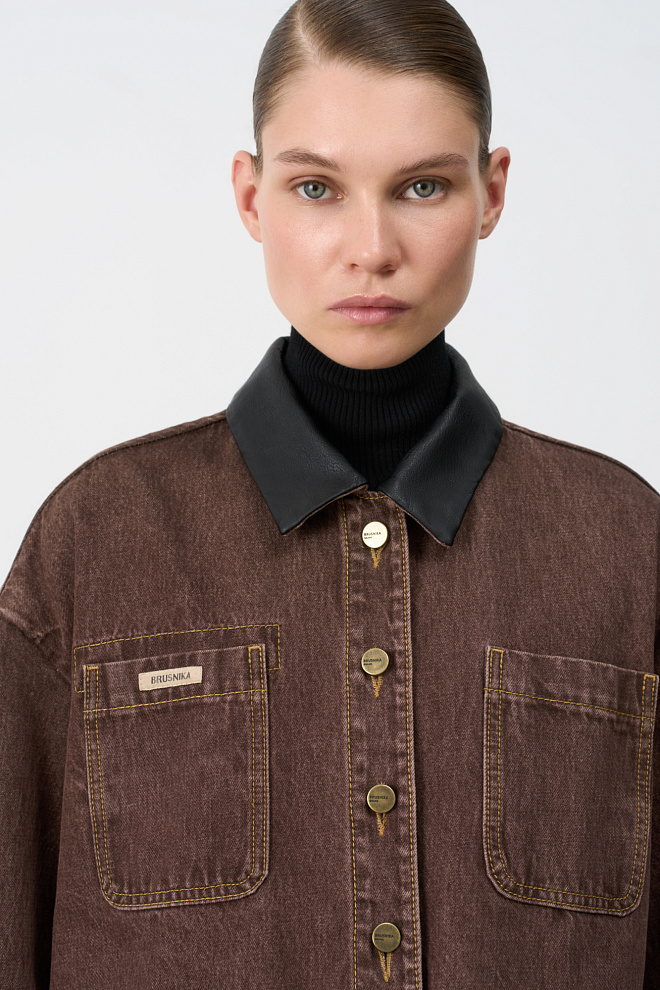 Джинсовая куртка с кожаным воротником