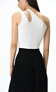 Трикотажный топ из вискозы в рубчик. Модель без рукавов, с двойной лямкой одно на плечо.