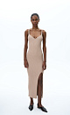 Трикотажное платье длины миди из вискозы. Модель по фируге, на тонких бретельках, с вывязанным фактурным лифом и высоким разрезом спреди. Изделие выполнено в широких рубчик.