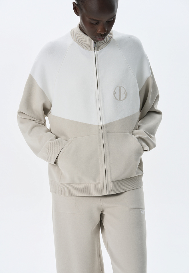 Спортивный бомбер из вискозы