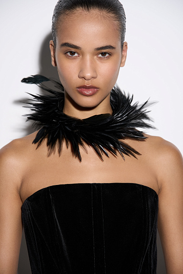 Колье из перьев