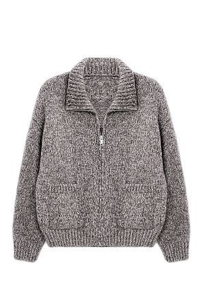 бежевый Трикотажный меланжевый бомбер из шерсти мериноса экстрафайн. Модель свободного силуэта со спущенной линией плеча, отложным воротником и двумя накладными карманами. Манжеты рукавов, низ и воротник изделия выполнены в рубчик.