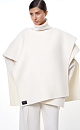 Пончо из шерсти с брендированным ярлыком. Модель oversize, свободного кроя с асимметричным низом. 