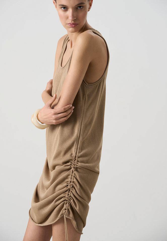 Платье мини с кулисками по бокам