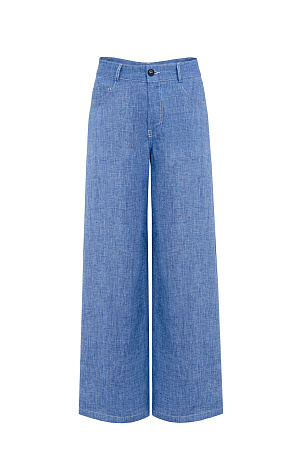 синий Брюки из 100% льна. Модель прямого кроя с небольшим расклешением. Пять карманов. Застежка на молнию и металлическую пуговицу. Дополнить образ можно жилетом и рубашкой в таком же стиле.