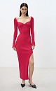 Трикотажное платье из вискозы длины миди. Модель приталенного силуэта, с длинным рукавом, глубоким вывязанным декольте с вытачками и разрезом сбоку.