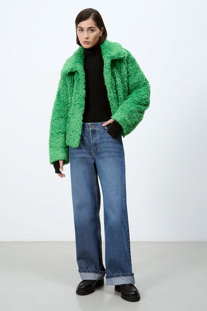 Короткая шуба с трикотажными митенками