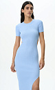 Облегающее трикотажное платье длины миди из вискозы. Модель приталенного силуэта, с короткими рукавами, круглым вырезом горловины, вырезом на спине и высоким разрезом сбоку.