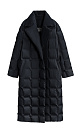 Двустороннее утепленное пальто на запах. Модель прямого кроя, с широкими лацканами и боковыми карманами. Пояс в комплекте. Изделие декорировано геометрической стежкой и брендированным тиснением. 