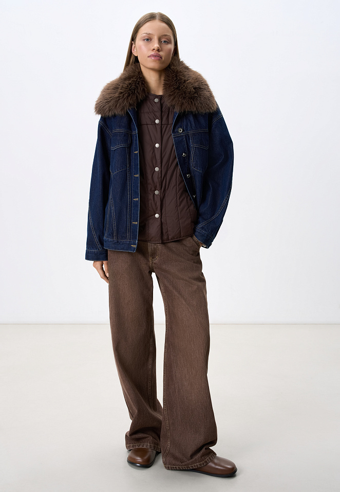 Джинсовая куртка с меховым воротником и жилеткой
